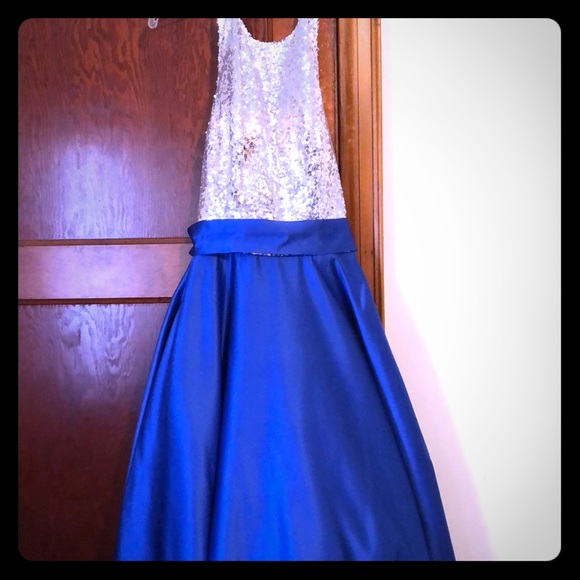 Floor-Length Satin Prom/Evening Dress - Picture 4 of 7